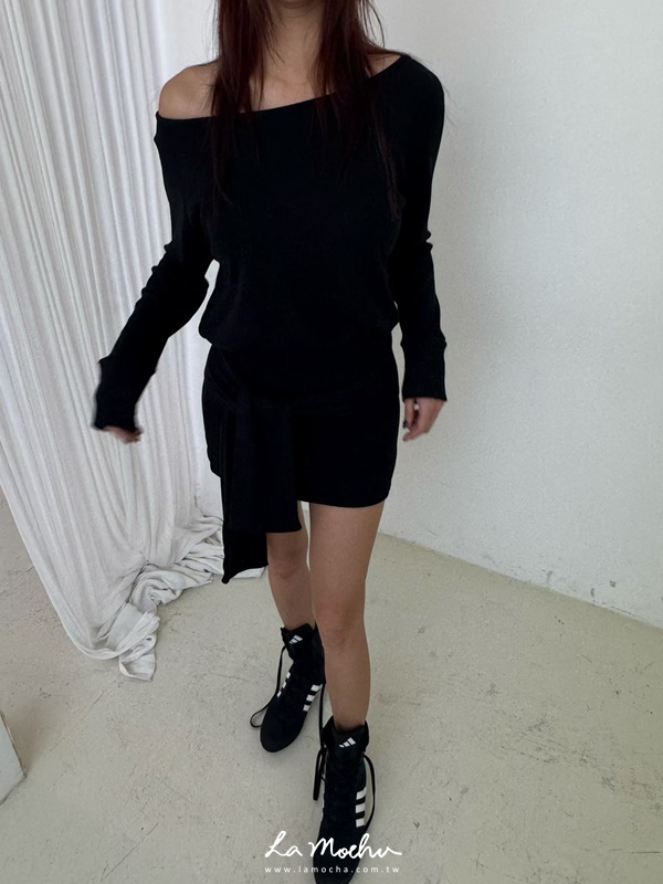內磨毛圓領坑條短洋裝(附領巾)